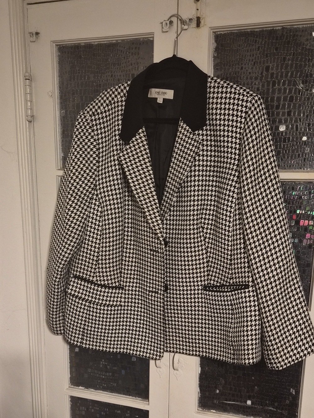 crown & ivy Black and White Houndstooth Blazer with Contrast Collar